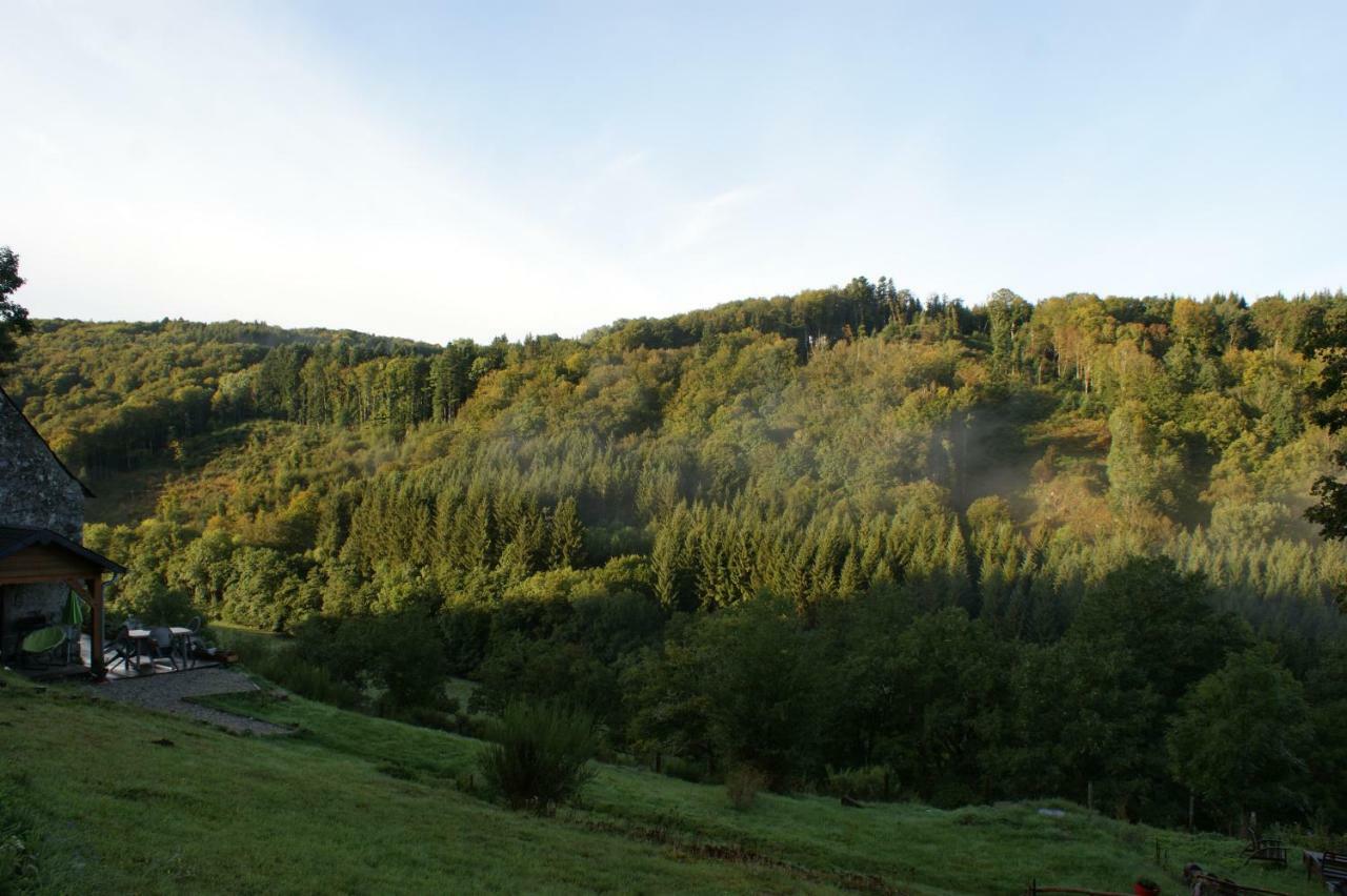 Le Gite De Chomet La Tour-dʼAuvergne Exteriör bild